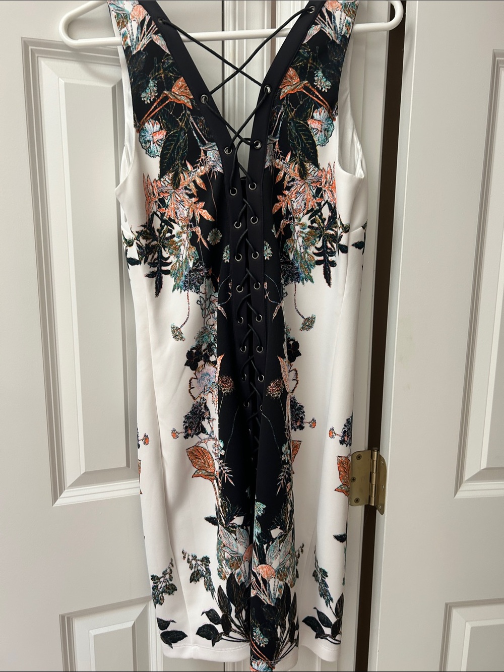 bebe Black & White Floral Lace-Up Sleeveless Mini Dress - Picture 4 of 4
